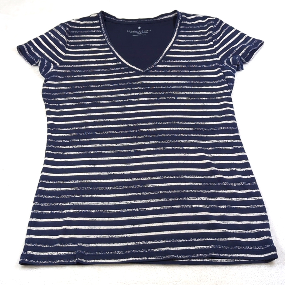 Banana Republic Vneck tee like NEW M Navy blue